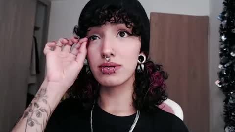Snapshot of hell_666_xxx chatting on 03-04-25, 12:18 cher online show from 03-04-25, 12:18