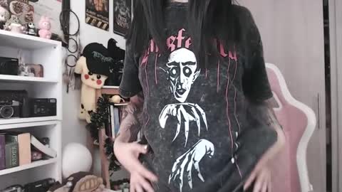 Snapshot of hell_666_xxx chatting on 10-05-25, 12:42 cher online show from 10-05-25, 12:42