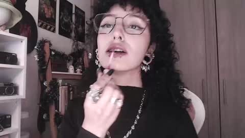 Snapshot of hell_666_xxx chatting on 10-15-25, 01:50 cher online show from 10-15-25, 01:50