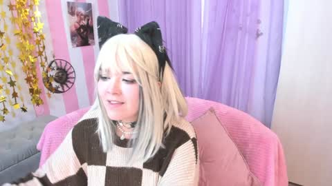Snapshot of hell_fairy chatting on 01-16-25, 09:37 Laura online show from 01-16-25, 09:37