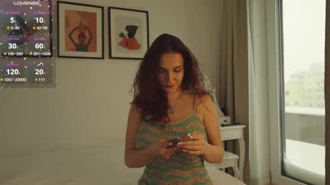 Snapshot of hell_lo chatting on 02-17-25, 12:48 Lorette Lory online show from 02-17-25, 12:48