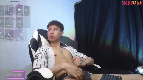 Snapshot of hellcat_xx chatting on 10-10-25, 12:42   CROW  online show from 10-10-25, 12:42