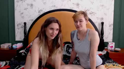 Snapshot of helldollz chatting on 10-24-25, 08:33 HellDollz online show from 10-24-25, 08:33