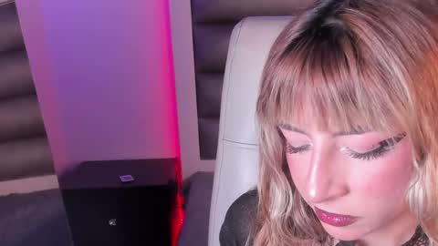 Snapshot of hellen__smith_ chatting on 05-30-26, 10:07 hellen__smith_ online show from 05-30-26, 10:07