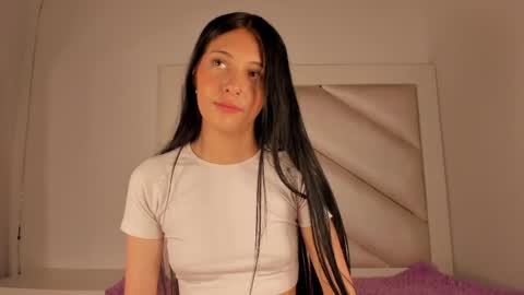 Snapshot of hellen__smith_ chatting on 06-06-26, 03:06 hellen__smith_ online show from 06-06-26, 03:06