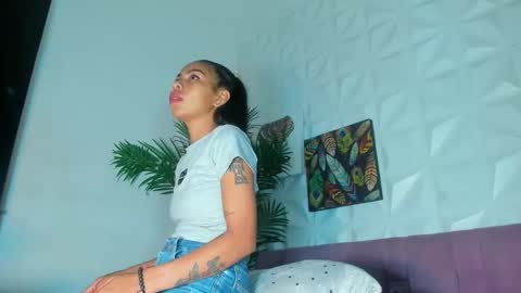 hellen     online show from 12-22-25, 07:00