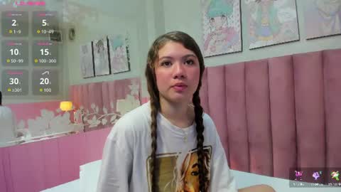 Snapshot of hellencute18_ chatting on 06-24-26, 10:58 online show from 06-24-26, 10:58