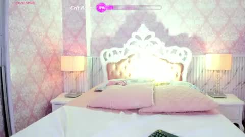Snapshot of hellencute18_ chatting on 07-18-26, 11:03 online show from 07-18-26, 11:03