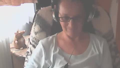 Snapshot of hellenmarie chatting on 10-14-25, 10:27 hellenmarie online show from 10-14-25, 10:27