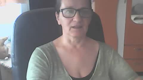 Snapshot of hellenmarie chatting on 05-11-26, 10:21 hellenmarie online show from 05-11-26, 10:21
