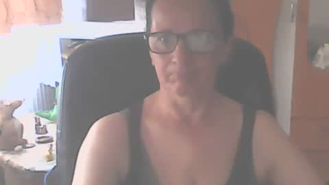 Snapshot of hellenmarie chatting on 06-13-26, 10:24 hellenmarie online show from 06-13-26, 10:24