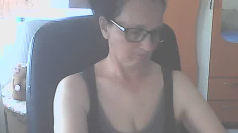 Snapshot of hellenmarie chatting on 06-19-26, 10:30 hellenmarie online show from 06-19-26, 10:30