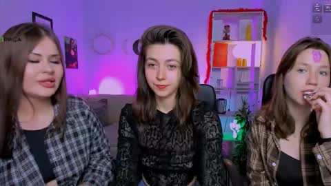 Helli online show from 03-28-26, 08:19