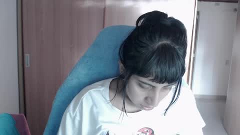 Snapshot of hello_demonkitty chatting on 05-04-26, 10:06 SIMONA online show from 05-04-26, 10:06