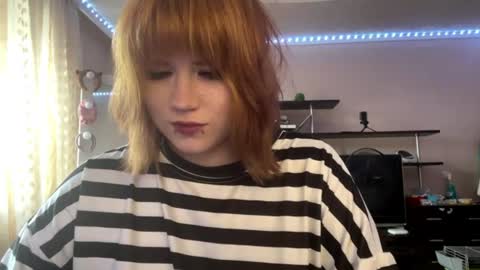 Snapshot of hellokinki chatting on 06-22-26, 03:42 hellokinki online show from 06-22-26, 03:42