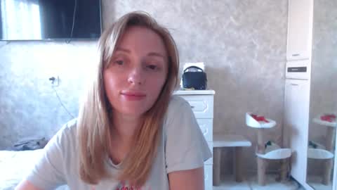 Snapshot of hellokittykaty chatting on 05-20-26, 06:19 Victory online show from 05-20-26, 06:19