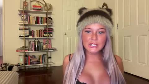 hellokittyluverr online show from 11-04-25, 06:01