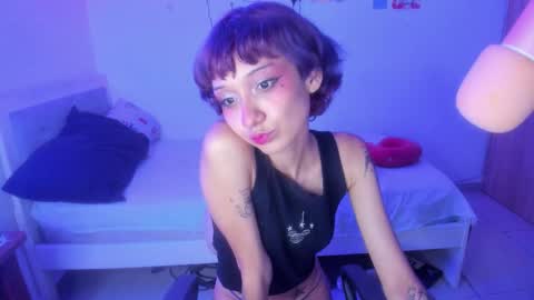 Snapshot of helloskinnygirls chatting on 02-02-26, 03:27 Raven and Momo online show from 02-02-26, 03:27