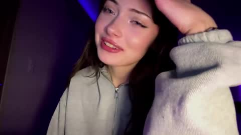 hellyluxury online show from 05-11-26, 03:51