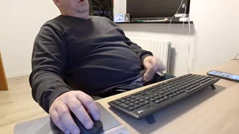 henrikrp1971 online show from 01-05-25, 09:03