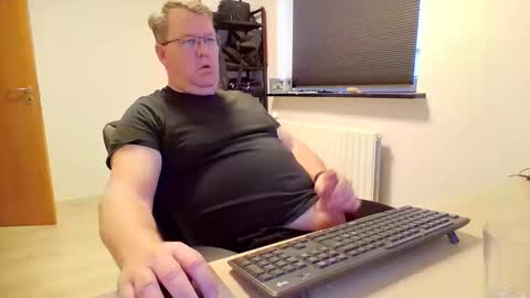 henrikrp1971 online show from 02-01-25, 03:07