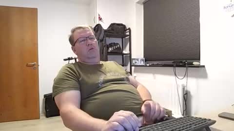 henrikrp1971 online show from 10-17-25, 05:48