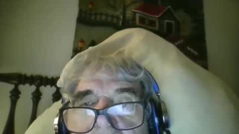 Snapshot of henrybond1979 chatting on 05-12-26, 06:54 henrybond1979 online show from 05-12-26, 06:54