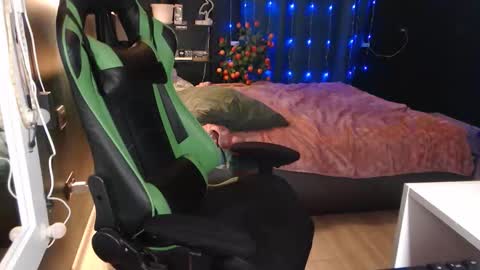 Hentaishiing online show from 12-19-25, 08:05