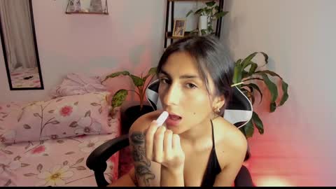 Snapshot of hera_069 chatting on 02-01-25, 01:34 Hello I am Valentina independent Colombian model I love sensuality and pleasure welcome online show from 02-01-25, 01:34