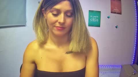 Hestesiaxx online show from 11-13-25, 01:26