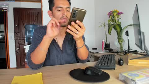 Snapshot of hetero27cum chatting on 12-15-24, 06:37 Euphoria Boys online show from 12-15-24, 06:37