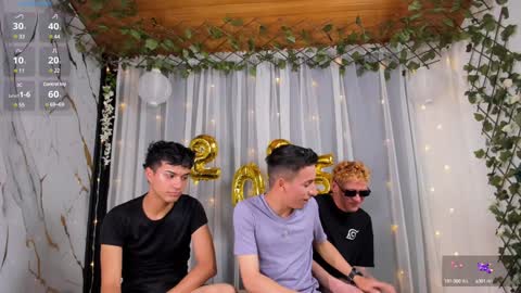Snapshot of hetero27cum chatting on 01-03-25, 07:07 Euphoria Boys online show from 01-03-25, 07:07