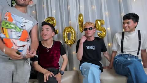 Snapshot of hetero27cum chatting on 01-08-25, 07:34 Euphoria Boys online show from 01-08-25, 07:34