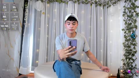 Snapshot of hetero27cum chatting on 01-19-25, 07:04 Euphoria Boys online show from 01-19-25, 07:04