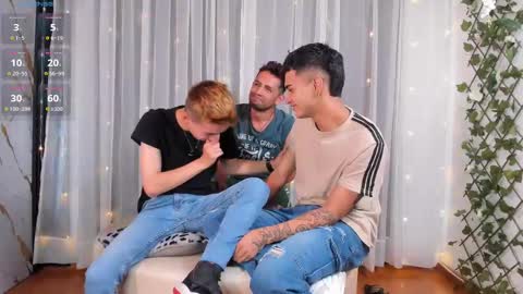 Snapshot of hetero27cum chatting on 02-17-25, 07:42 Euphoria Boys online show from 02-17-25, 07:42