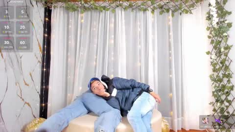 Snapshot of hetero27cum chatting on 03-04-25, 07:43 Euphoria Boys online show from 03-04-25, 07:43