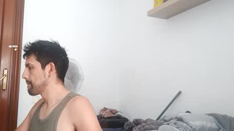 Snapshot of hetero27cum chatting on 05-19-26, 11:38 Euphoria Boys online show from 05-19-26, 11:38