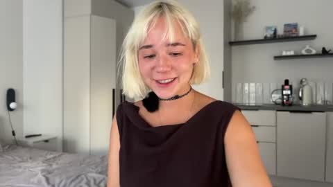 Snapshot of hey__lucy chatting on 08-09-26, 03:50 Lucy Nip slip shady online show from 08-09-26, 03:50