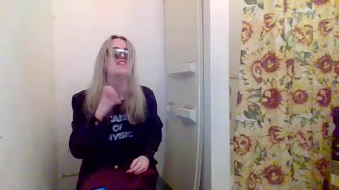 Snapshot of hey_mikky chatting on 02-11-25, 05:47 hey_mikky online show from 02-11-25, 05:47