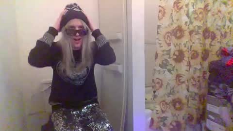 Snapshot of hey_mikky chatting on 02-12-25, 01:09 hey_mikky online show from 02-12-25, 01:09