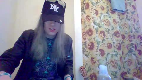 Snapshot of hey_mikky chatting on 03-09-25, 05:49 hey_mikky online show from 03-09-25, 05:49