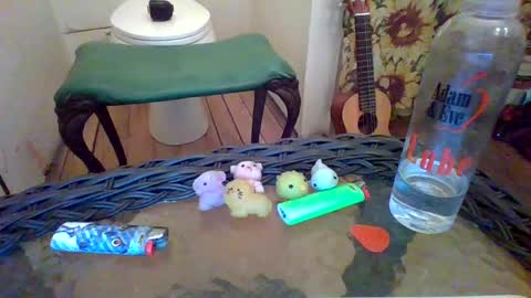 Snapshot of hey_mikky chatting on 03-10-25, 08:37 hey_mikky online show from 03-10-25, 08:37