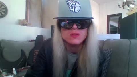 Snapshot of hey_mikky chatting on 09-21-25, 04:30 hey_mikky online show from 09-21-25, 04:30