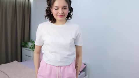 Snapshot of heyim_laura chatting on 11-04-25, 07:51 Laura online show from 11-04-25, 07:51