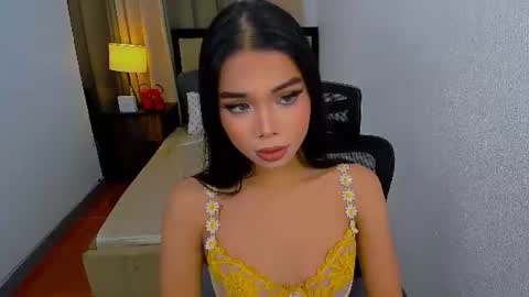 Snapshot of heyitsafira chatting on 06-28-26, 02:12 SAFIRA 3 online show from 06-28-26, 02:12