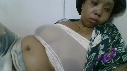 Snapshot of hheritinaa chatting on 11-24-25, 08:25 hheritinaa online show from 11-24-25, 08:25