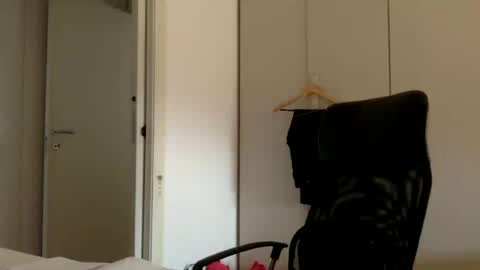 Snapshot of hhombre chatting on 06-18-26, 07:52 hhombre online show from 06-18-26, 07:52
