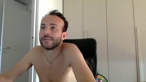 Snapshot of hhombre chatting on 06-22-26, 06:43 hhombre online show from 06-22-26, 06:43
