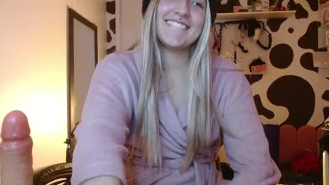 Elora online show from 05-21-26, 12:39