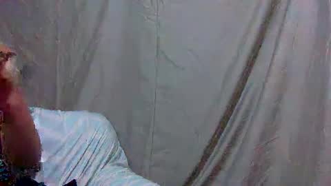 hi_there99 online show from 10-13-25, 12:27